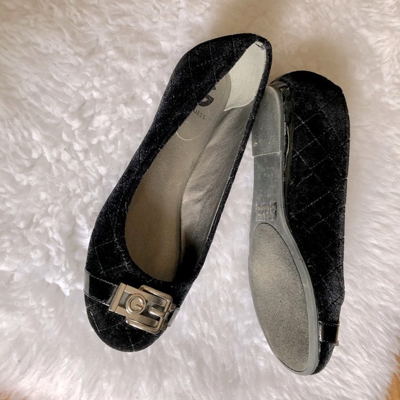 Guess  Black Velvet Flats - Picture 4 of 4